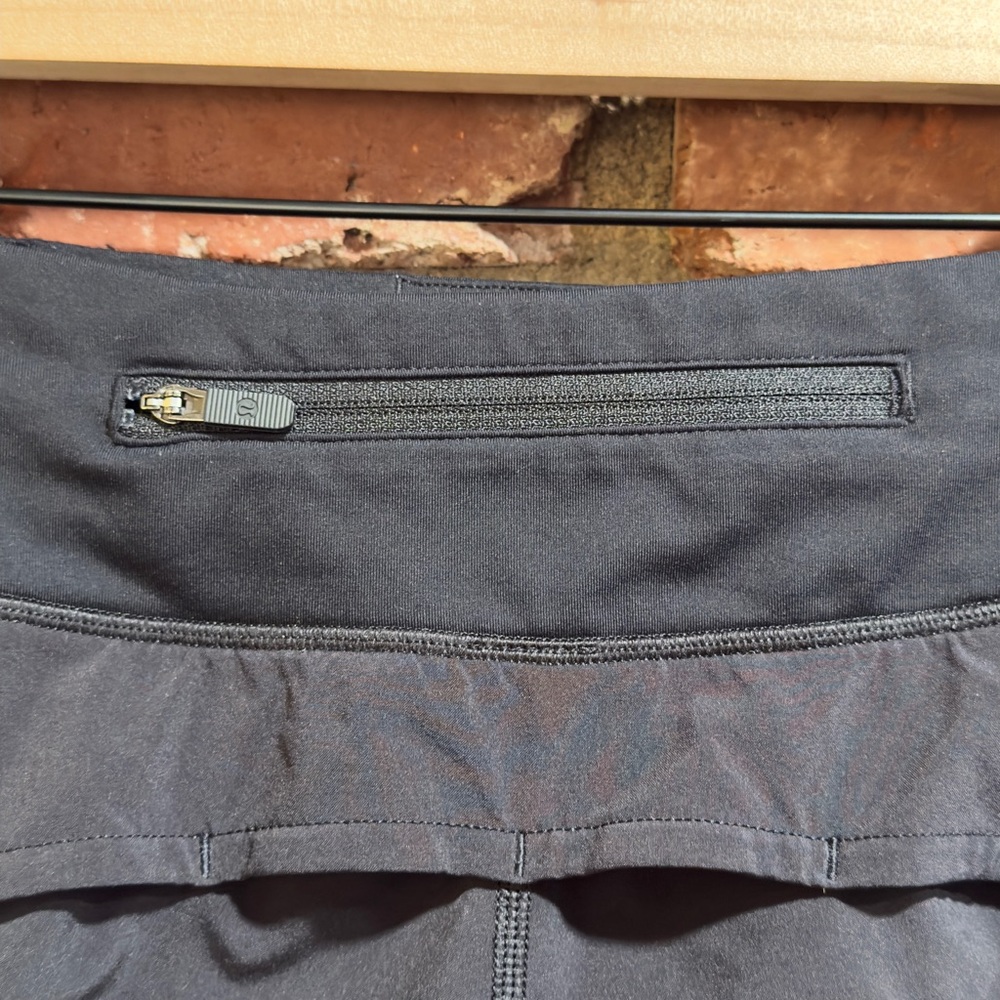 Lululemon Women's Speed Short 4-way Stretch 2.5" Color Black Size 2 - Picture 4 of 9